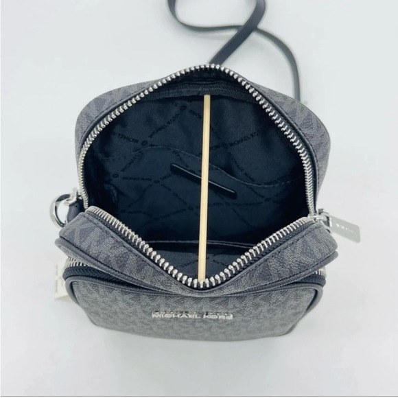 Michael Kors Medium NS Chain Xbody Bag Black
Leather Black - Picture 5 of 12